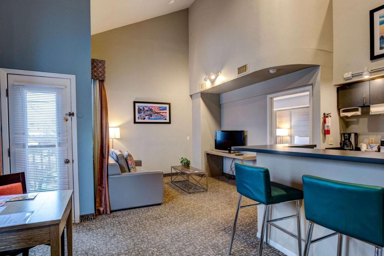 Hawthorn Suites By Wyndham Kent, Wa Eksteriør billede