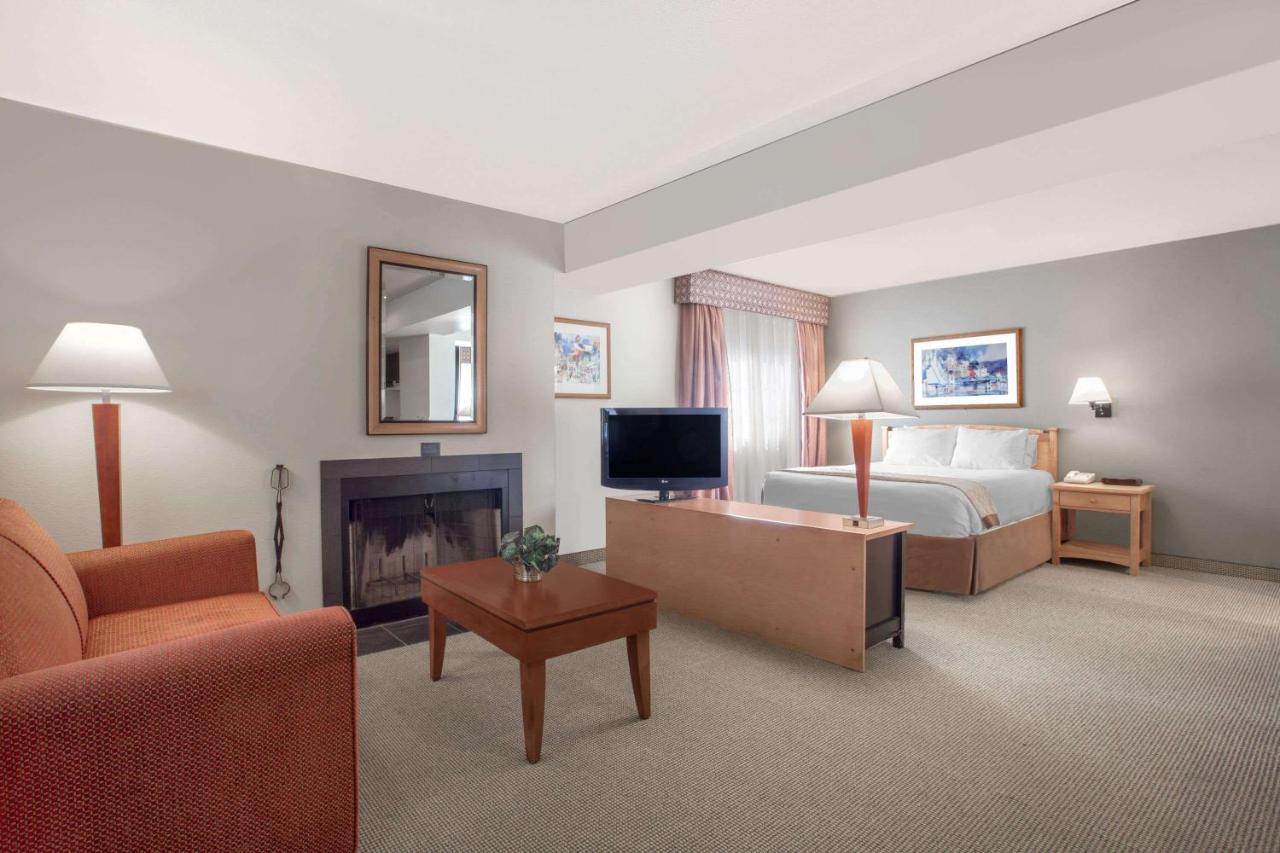 Hawthorn Suites By Wyndham Kent, Wa Eksteriør billede